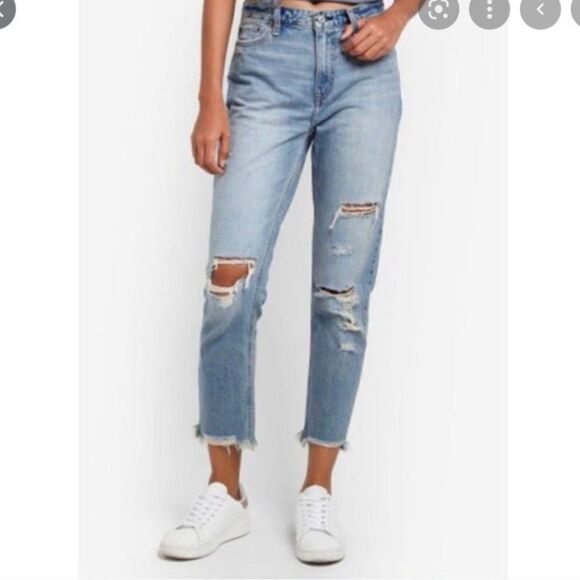 Abercrombie & Fitch Annie Girlfriend Distressed Jeans- Size 2S (26) - Picture 3 of 8
